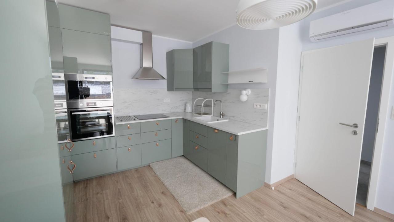 Air-Conditioned, 2 Room Apartment With Terrace Братислава Экстерьер фото
