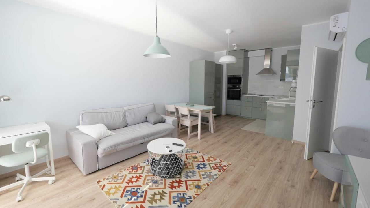 Air-Conditioned, 2 Room Apartment With Terrace Братислава Экстерьер фото
