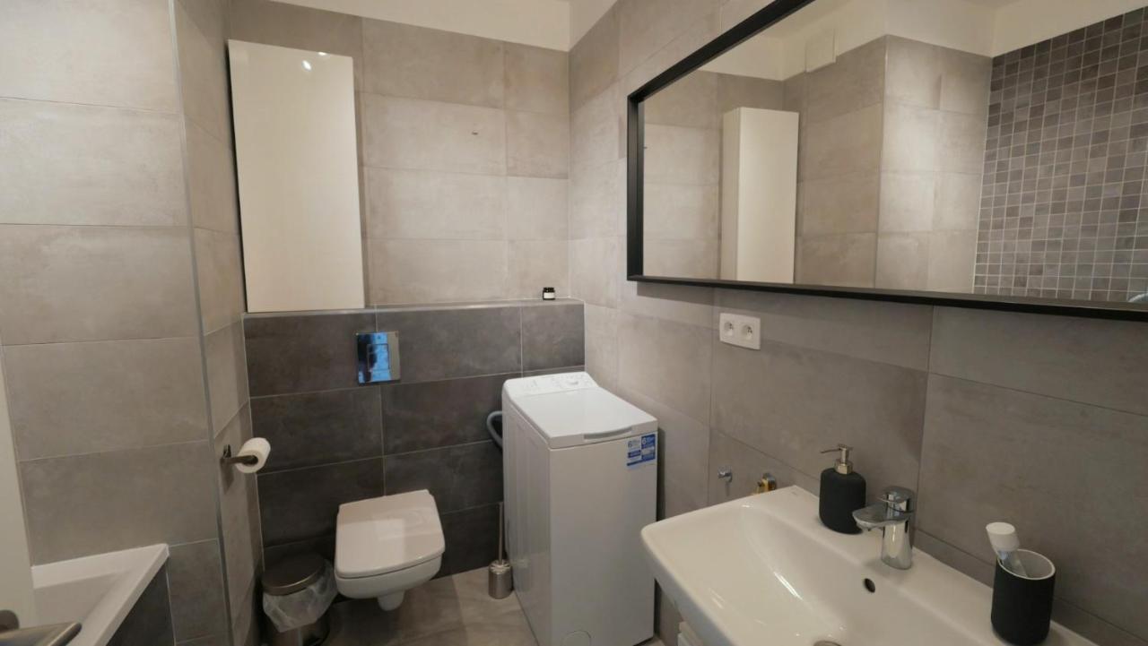 Air-Conditioned, 2 Room Apartment With Terrace Братислава Экстерьер фото