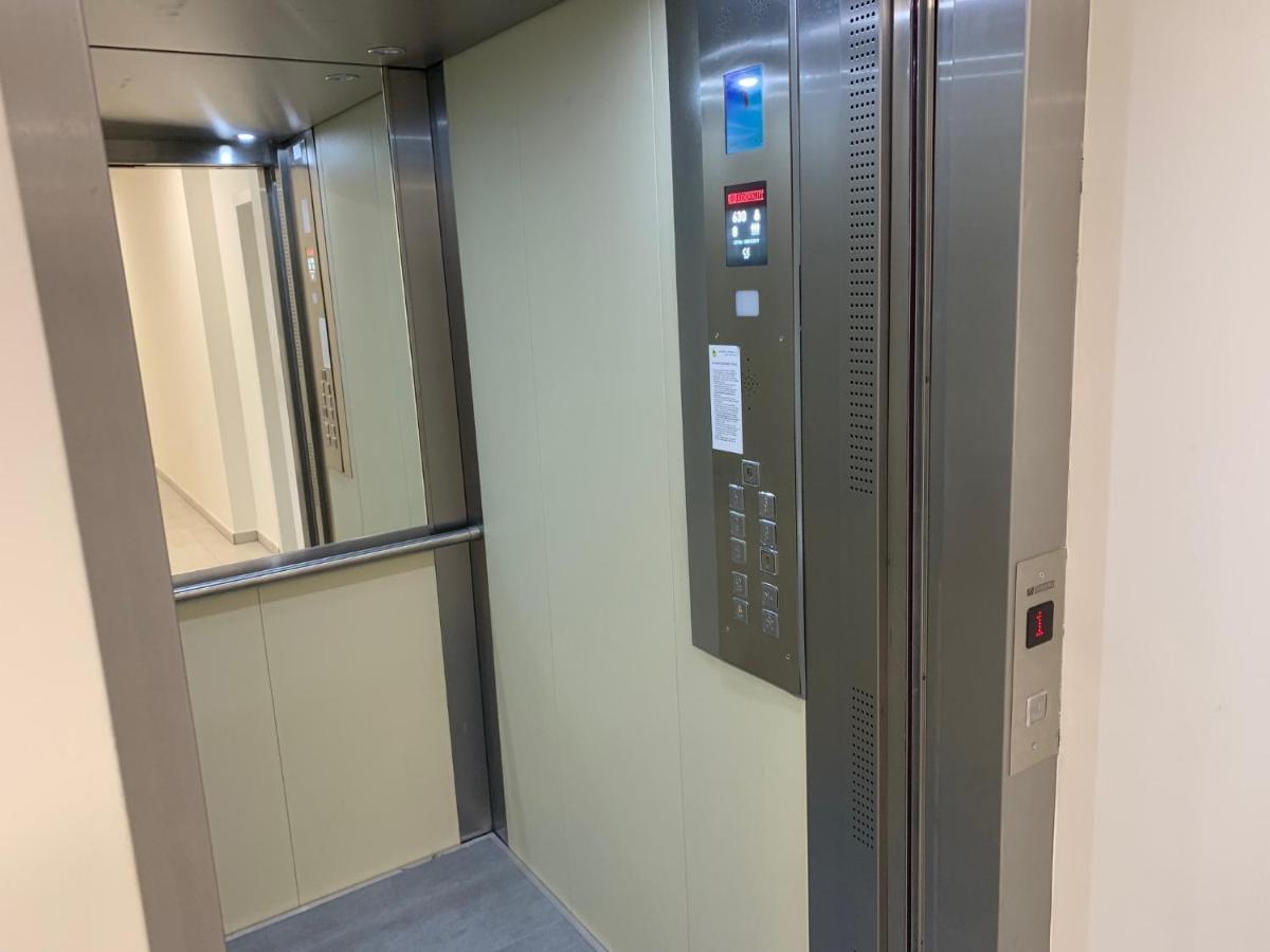 Air-Conditioned, 2 Room Apartment With Terrace Братислава Экстерьер фото